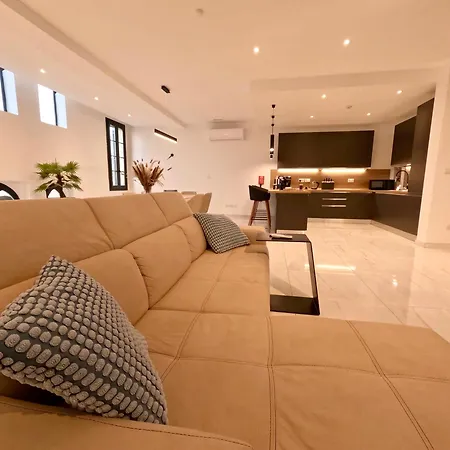 Modern In St Julian's Malta, With Breathtaking Views Of Spinola Bay Διαμέρισμα *