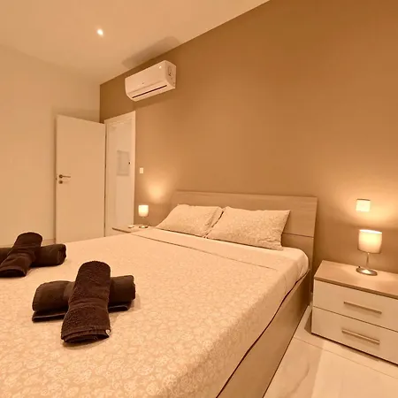 Modern In St Julian's Malta, With Breathtaking Views Of Spinola Bay شقة